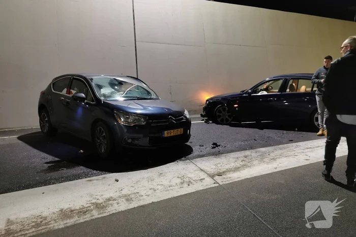 Veel schade bij ongeval tussen twee auto's