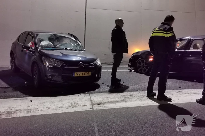 Veel schade bij ongeval tussen twee auto's