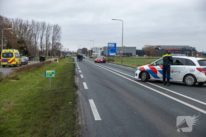 Auto belandt in sloot na frontale aanrijding