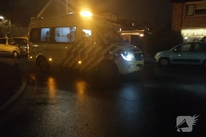Auto op zijn kant geëindigd