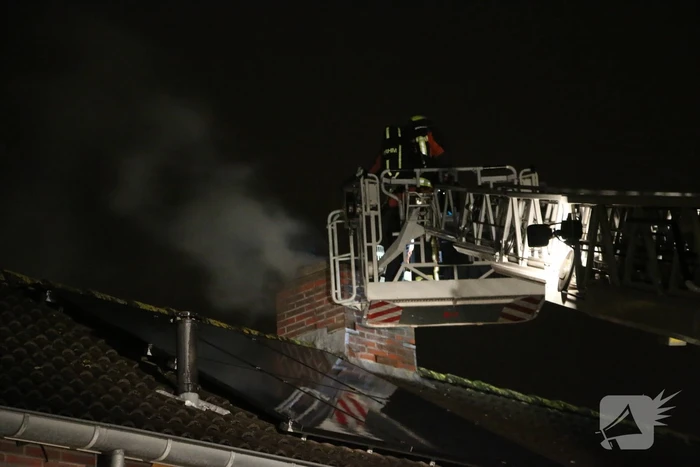 Uitslaande brand in schoorsteen