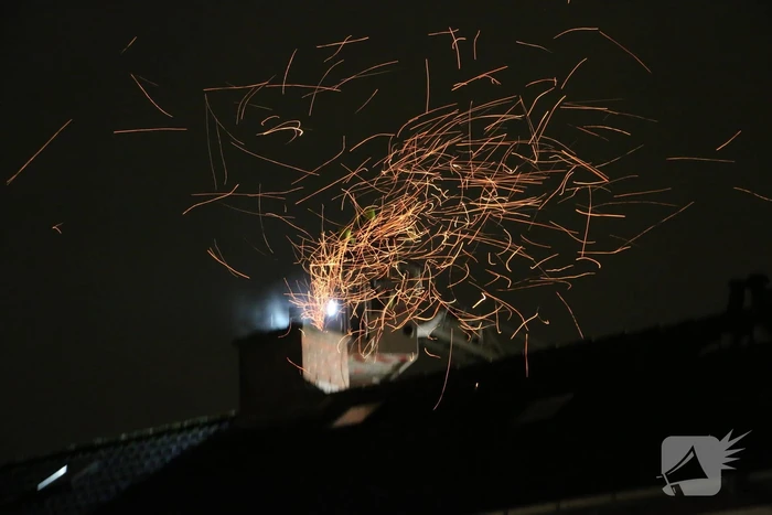 Uitslaande brand in schoorsteen