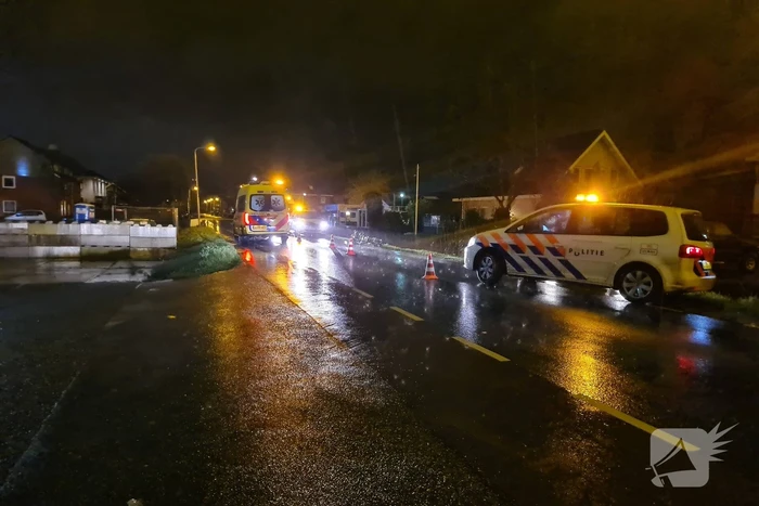 Omstanders redden fietser uit water