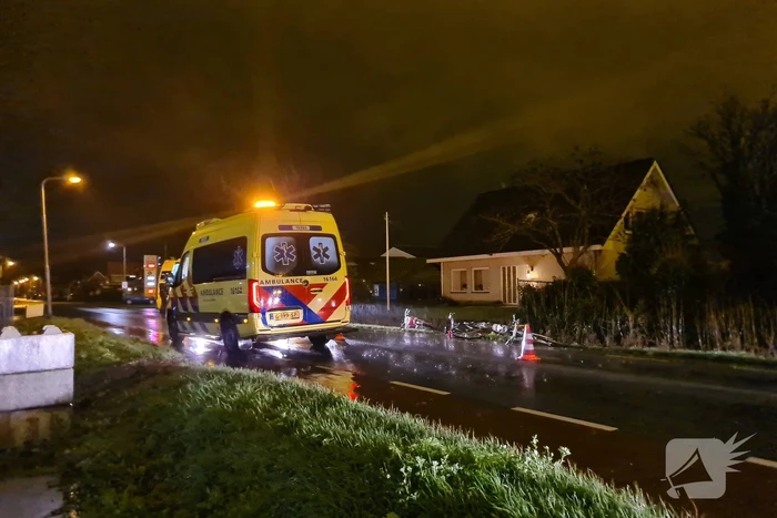 Omstanders redden fietser uit water