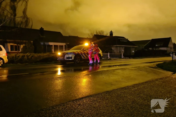 Omstanders redden fietser uit water