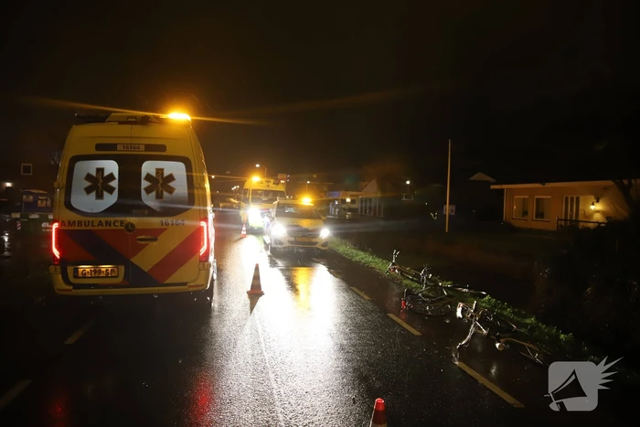Omstanders redden fietser uit water