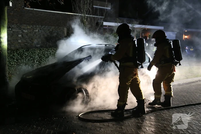 Veel rook bij autobrand