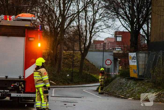 Groot gebied afgesloten door rondvliegend puin