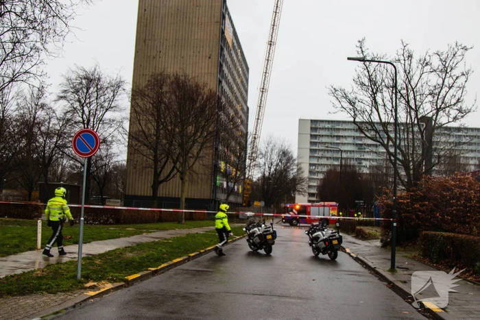 Groot gebied afgesloten door rondvliegend puin