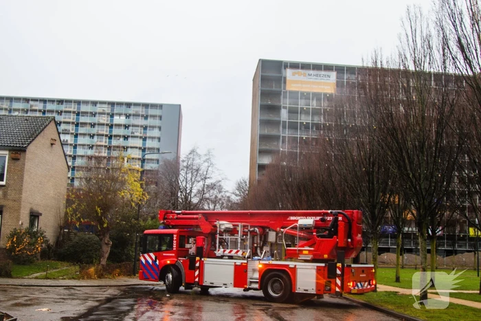 Groot gebied afgesloten door rondvliegend puin