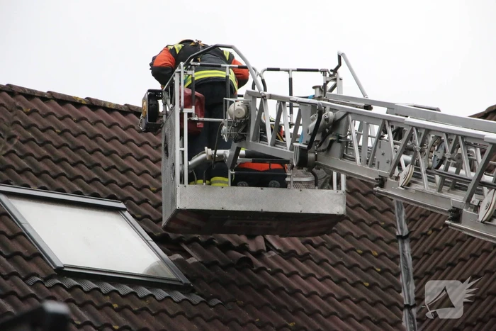 Dakpannen woning losgewaaid