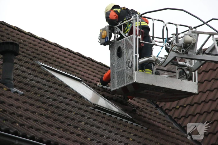 Dakpannen woning losgewaaid