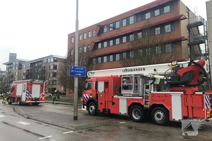 Straat afgezet door vallende delen