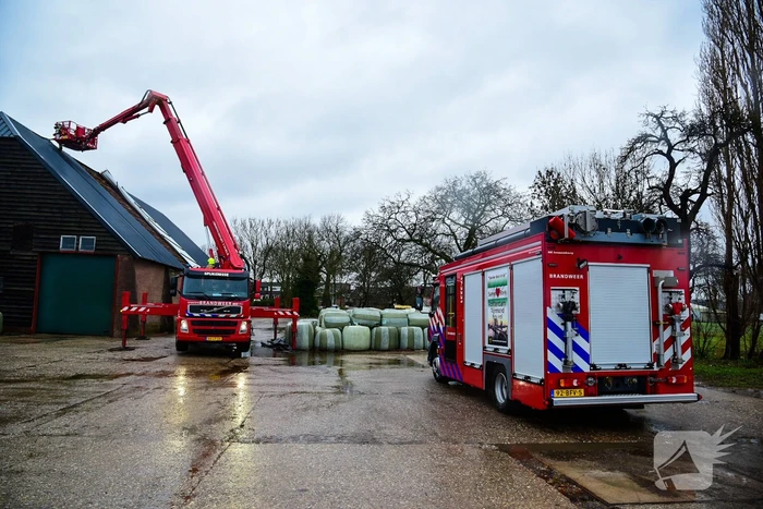 Dak waait weg van boerenstal