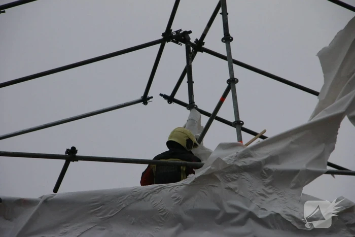 Zeil losgeraakt door storm Bella