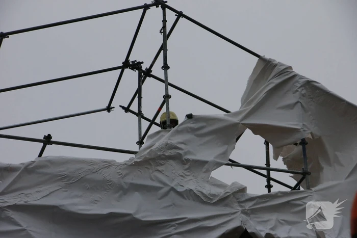 Zeil losgeraakt door storm Bella