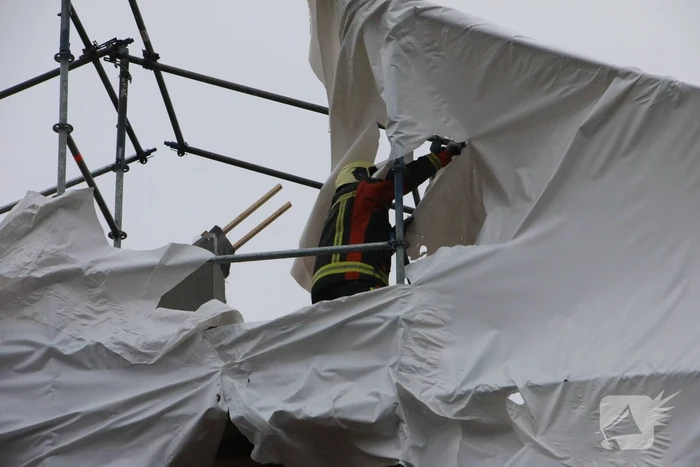 Zeil losgeraakt door storm Bella