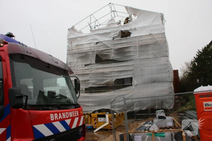 Zeil losgeraakt door storm Bella