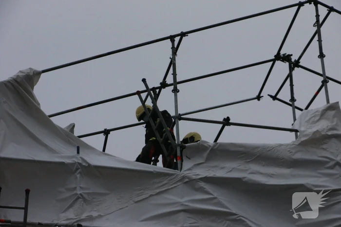 Zeil losgeraakt door storm Bella
