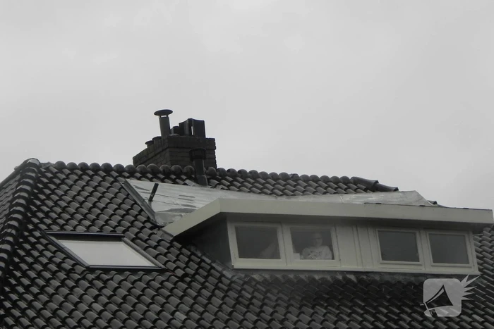 Dakkapel losgeschoten door de wind