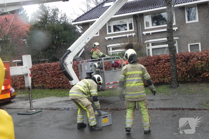 Dakkapel losgeschoten door de wind