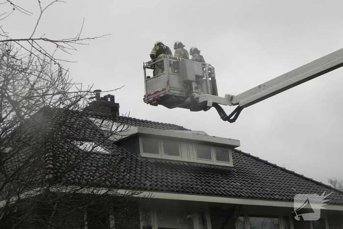 Dakkapel losgeschoten door de wind