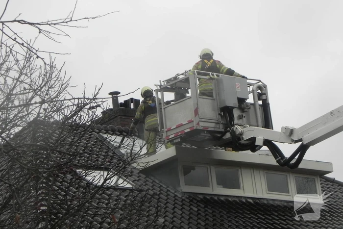 Dakkapel losgeschoten door de wind