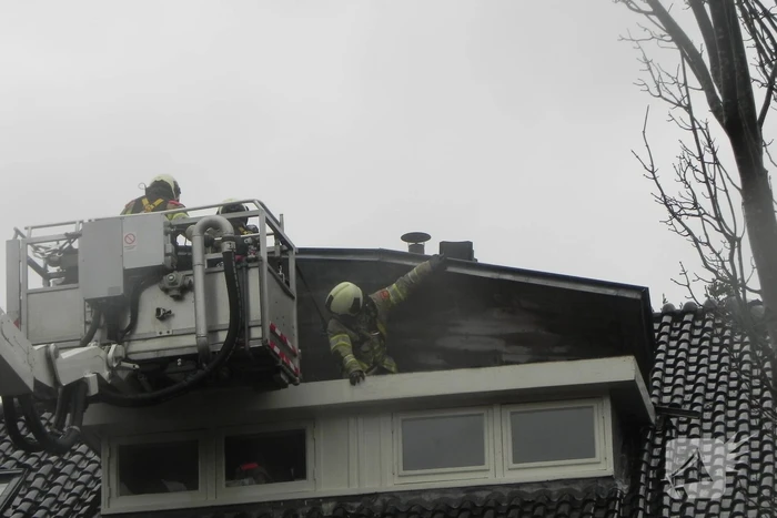 Dakkapel losgeschoten door de wind