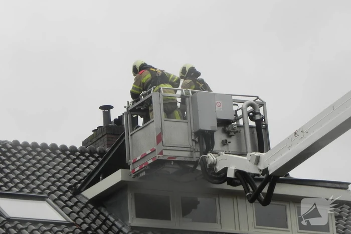 Dakkapel losgeschoten door de wind