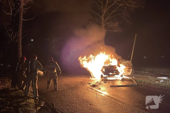 Auto met lachgas in brand bij ongeval