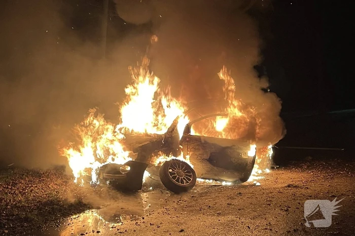 Auto met lachgas in brand bij ongeval