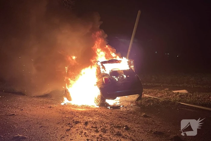 Auto met lachgas in brand bij ongeval