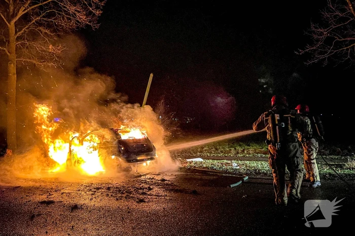 Auto met lachgas in brand bij ongeval