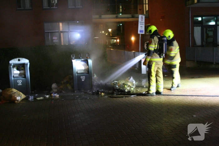 Rommel naast container in brand gevlogen