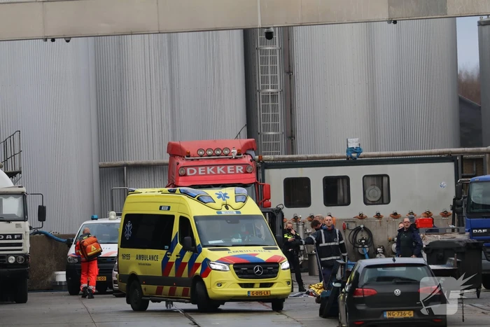 Traumahelikopter landt voor incident bij Dekker Tankopslag