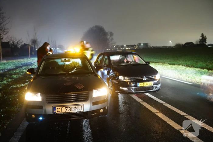 Schade na botsing tussen twee voertuigen