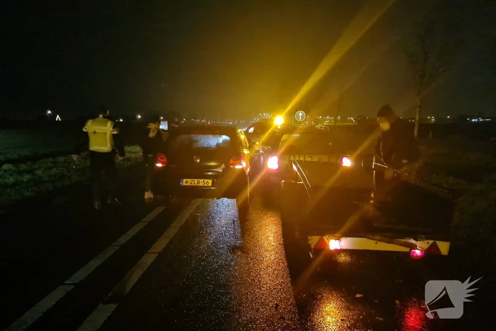 Schade na botsing tussen twee voertuigen