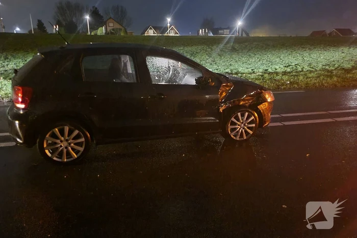 Schade na botsing tussen twee voertuigen