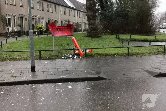 Brievenbus PostNL opgeblazen