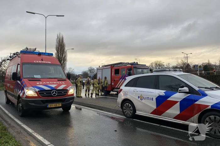 Auto raakt van de weg belandt op de kop in sloot