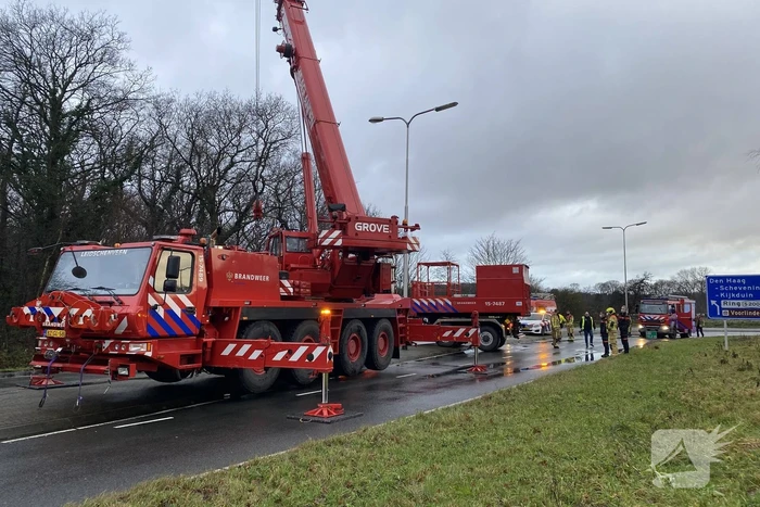 Auto raakt van de weg belandt op de kop in sloot