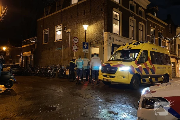 Botsing tussen auto en een bezorg scooter