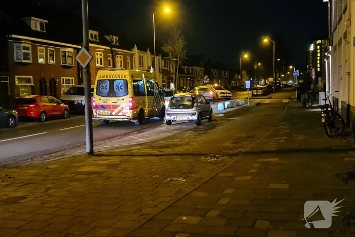 Schade na botsing tussen twee voertuigen