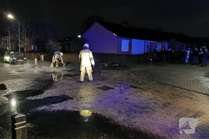 Buitenbrand op kruising, drukte op straat