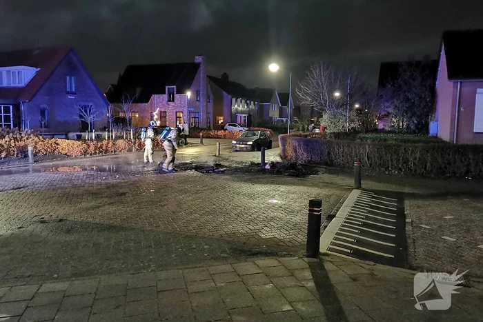 Buitenbrand op kruising, drukte op straat