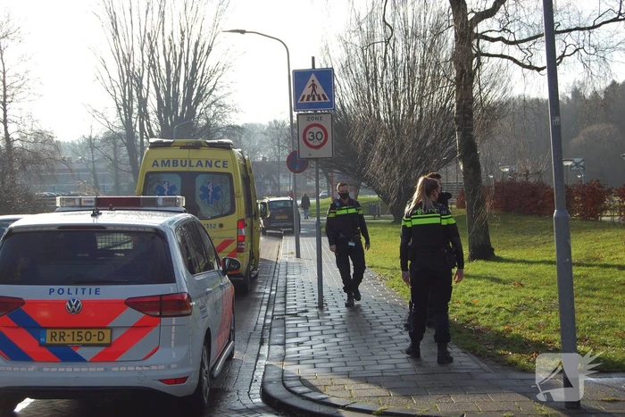 Fietser en scooterrijder raken gewond bij frontale botsing