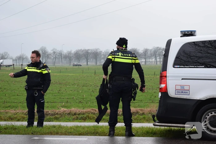 Jager schiet op auto van autobedrijf