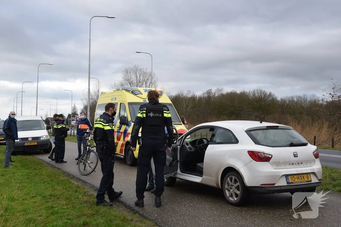 Fietser gewond naar ziekenhuis door ongeval