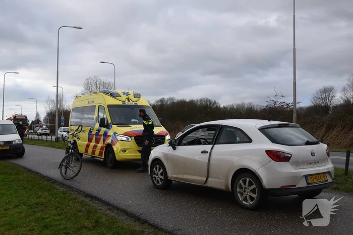 Fietser gewond naar ziekenhuis door ongeval