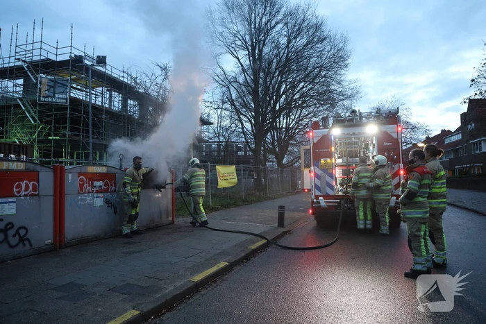 Brand in plastic container snel geblust